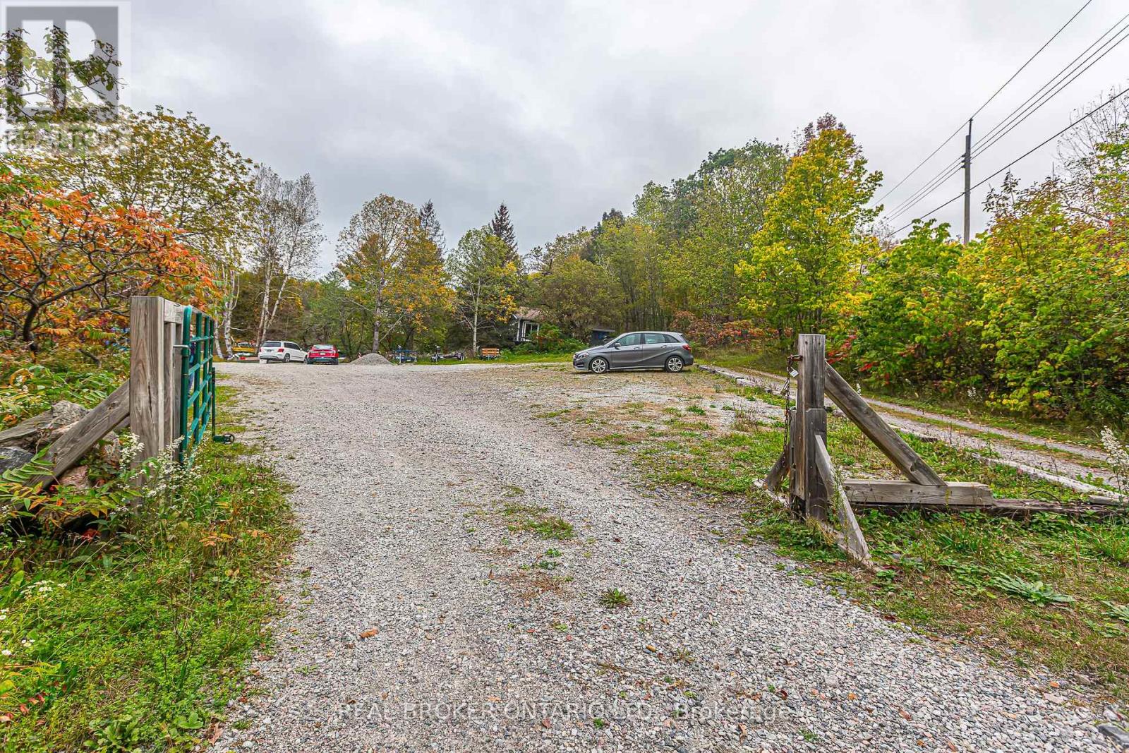 744 ISLAND 10/BAXTER LAKE - 22