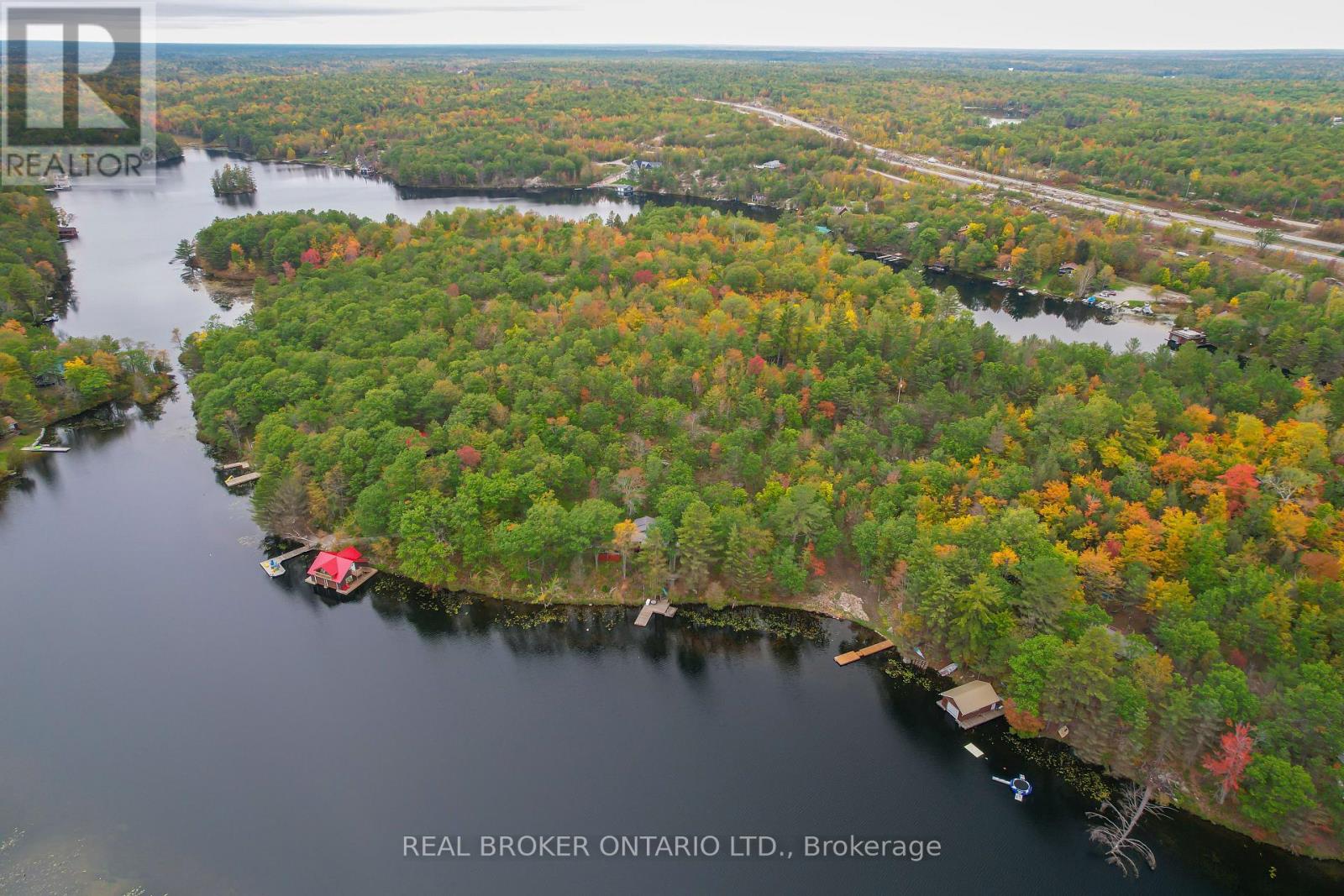 744 ISLAND 10/BAXTER LAKE - 24