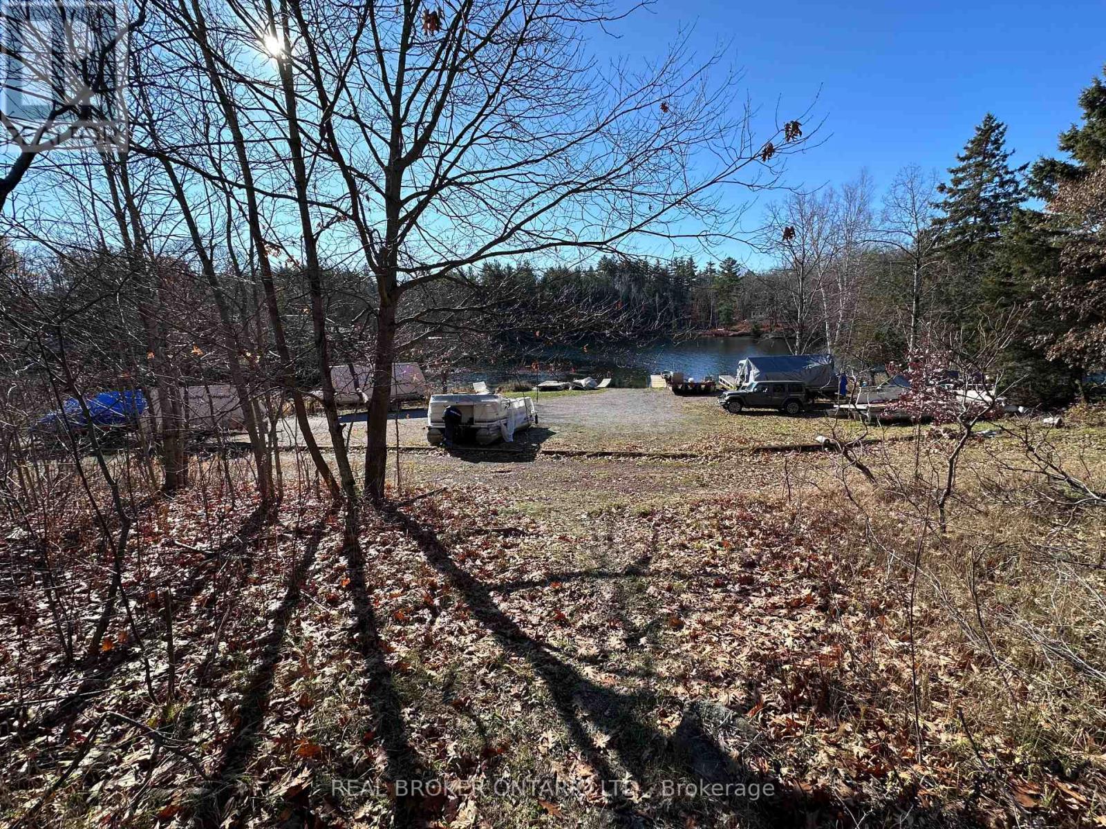 744 ISLAND 10/BAXTER LAKE - 28