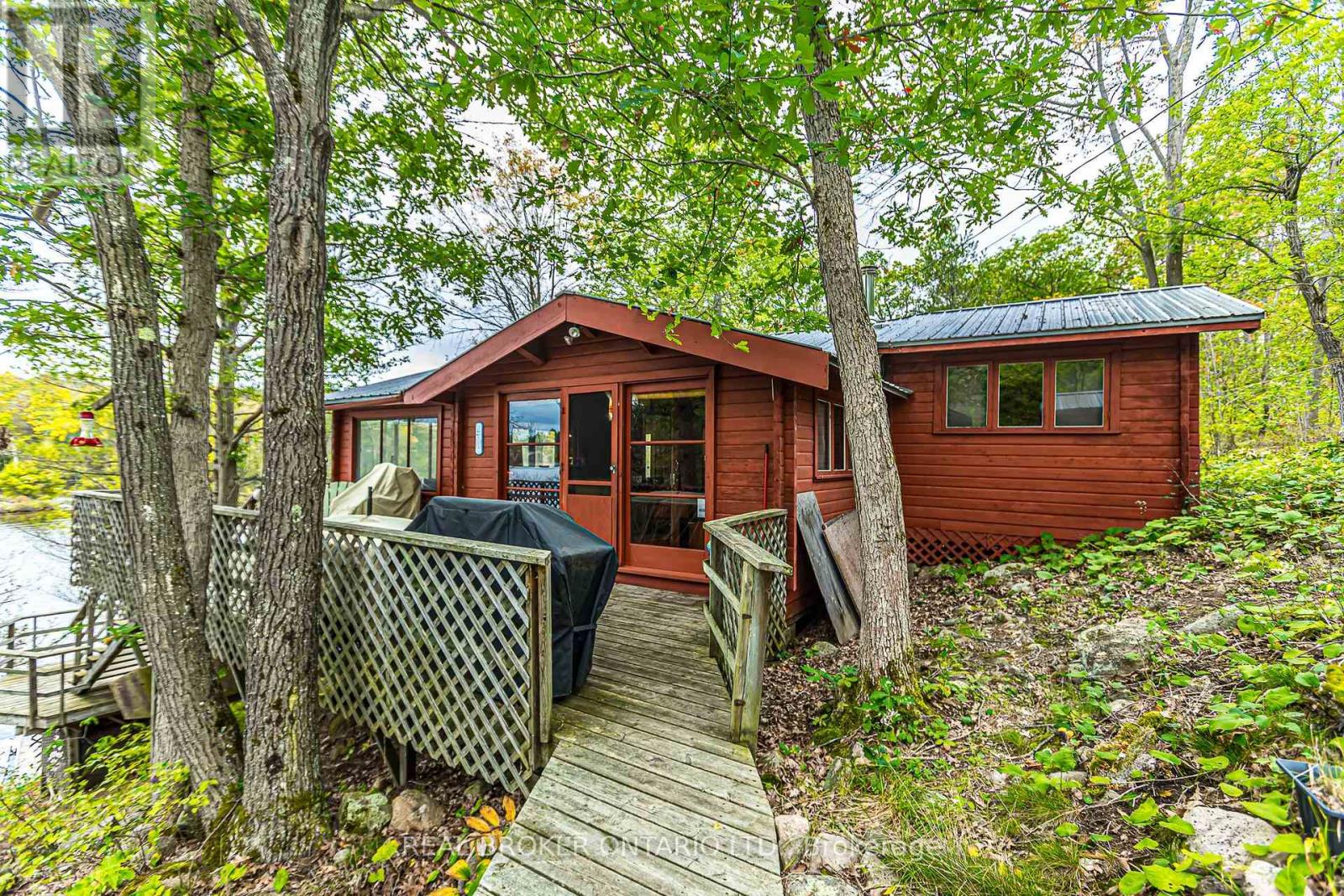 744 ISLAND 10/BAXTER LAKE - 3