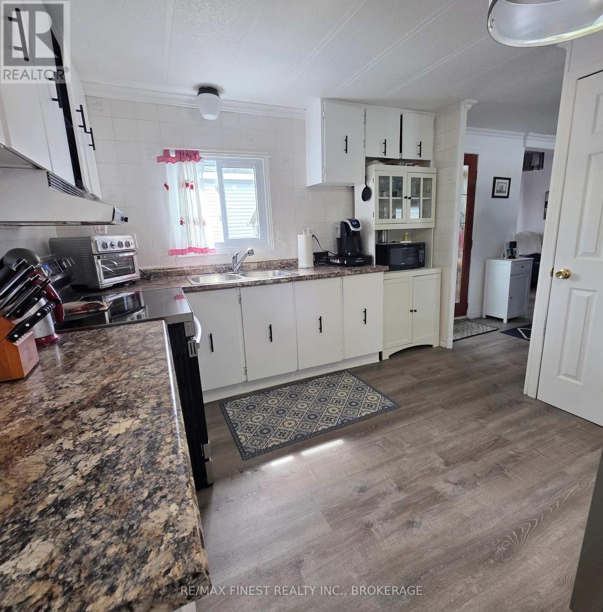 #16 5633 BATH ROAD - 8