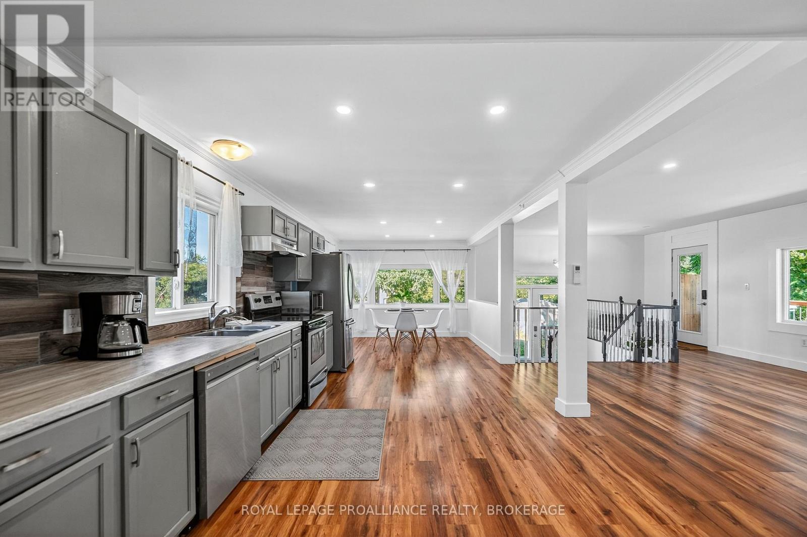 225 JOHNSON BAY LANE — photo 9