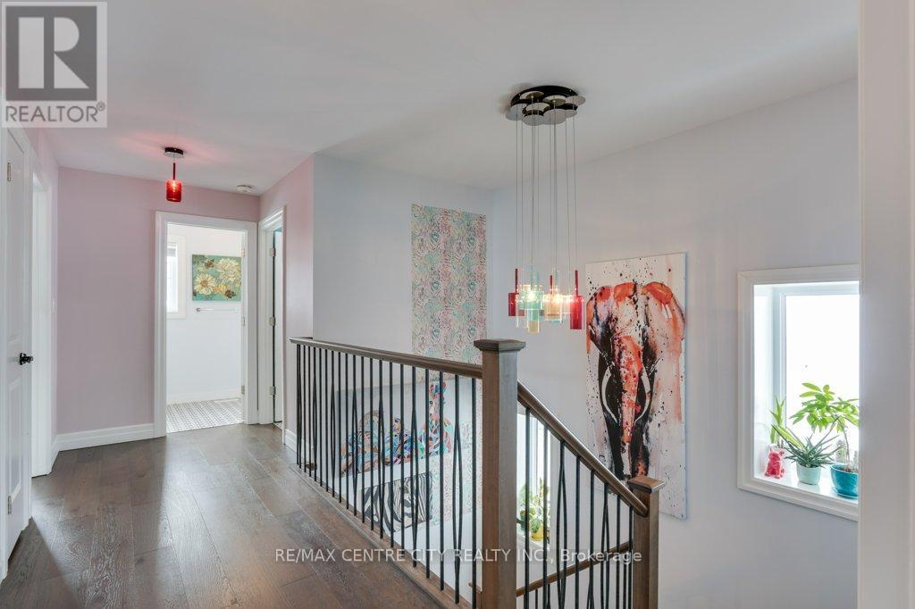 146 VICTORIA STREET — photo 20