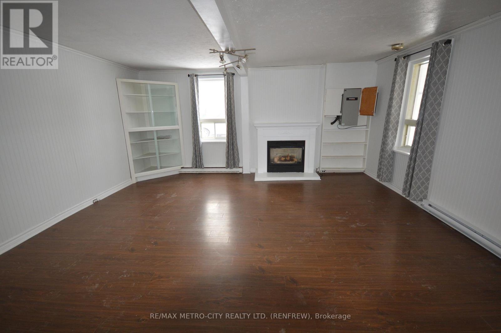 235 RENFREW AVENUE W — photo 3