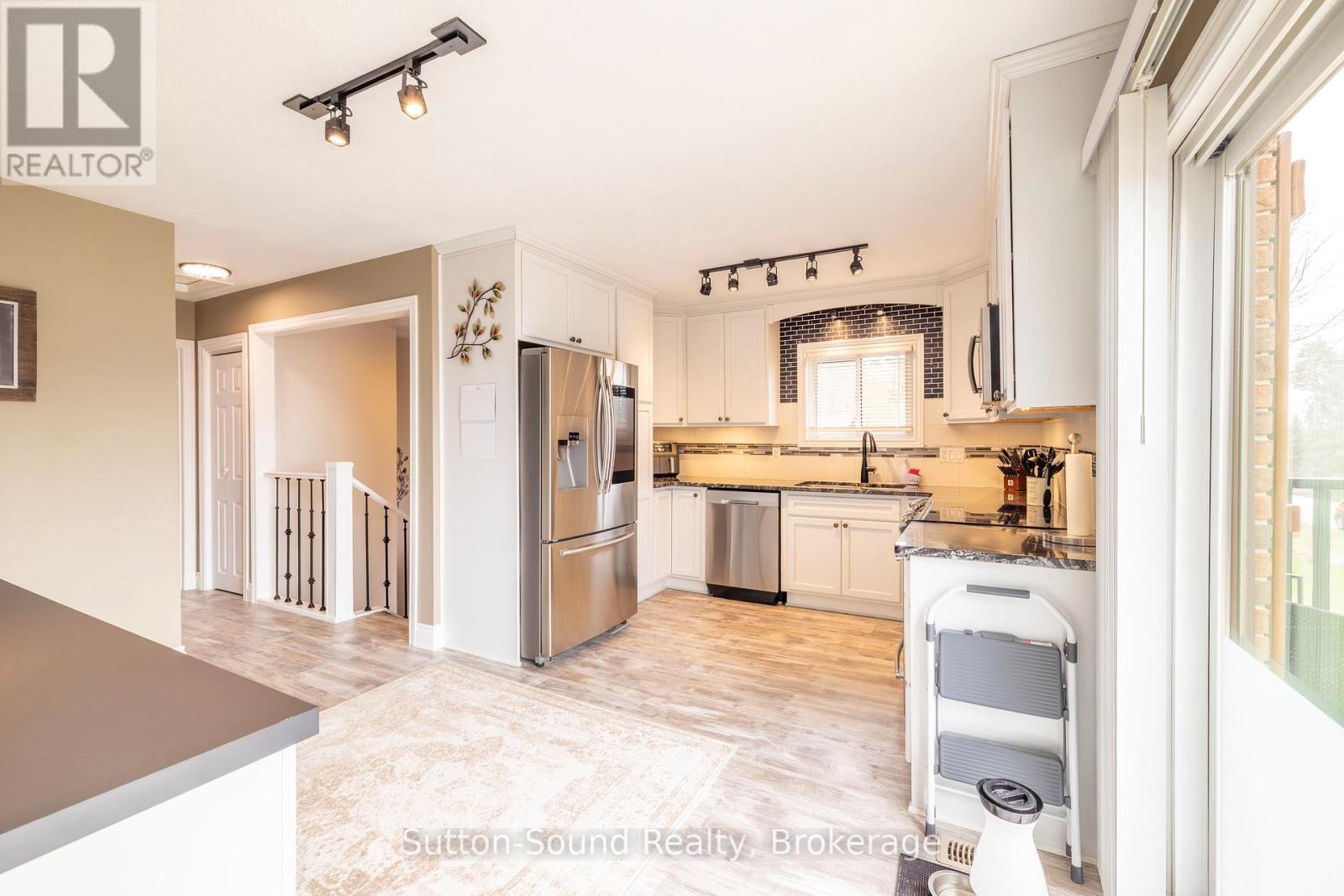 138 MACINTOSH DRIVE - 12