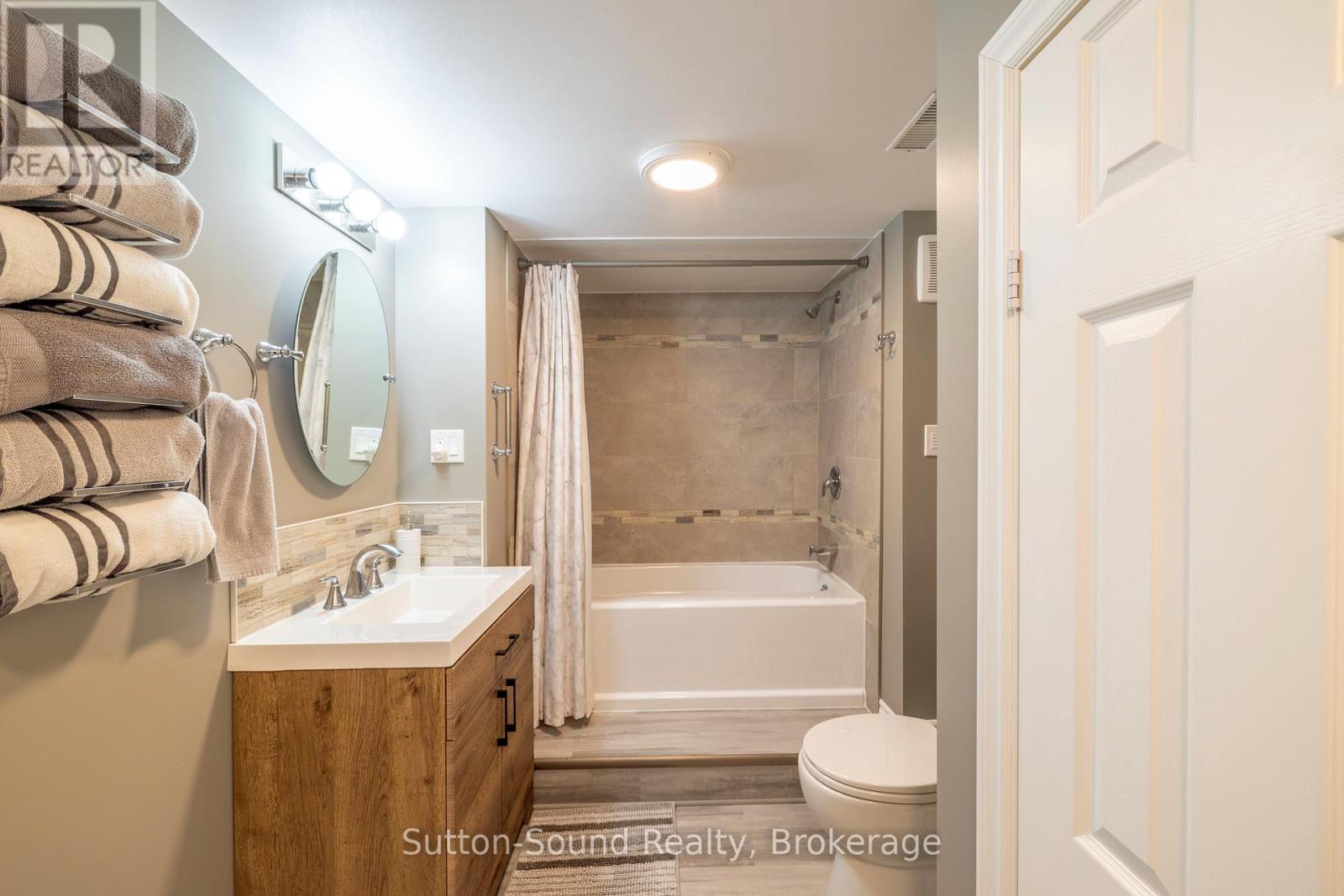 138 MACINTOSH DRIVE - 24