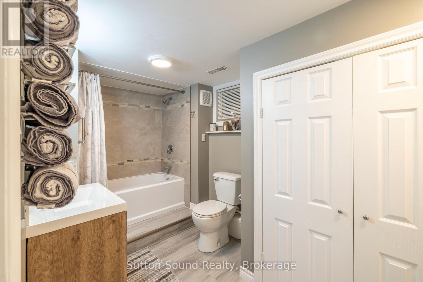 138 MACINTOSH DRIVE - 23