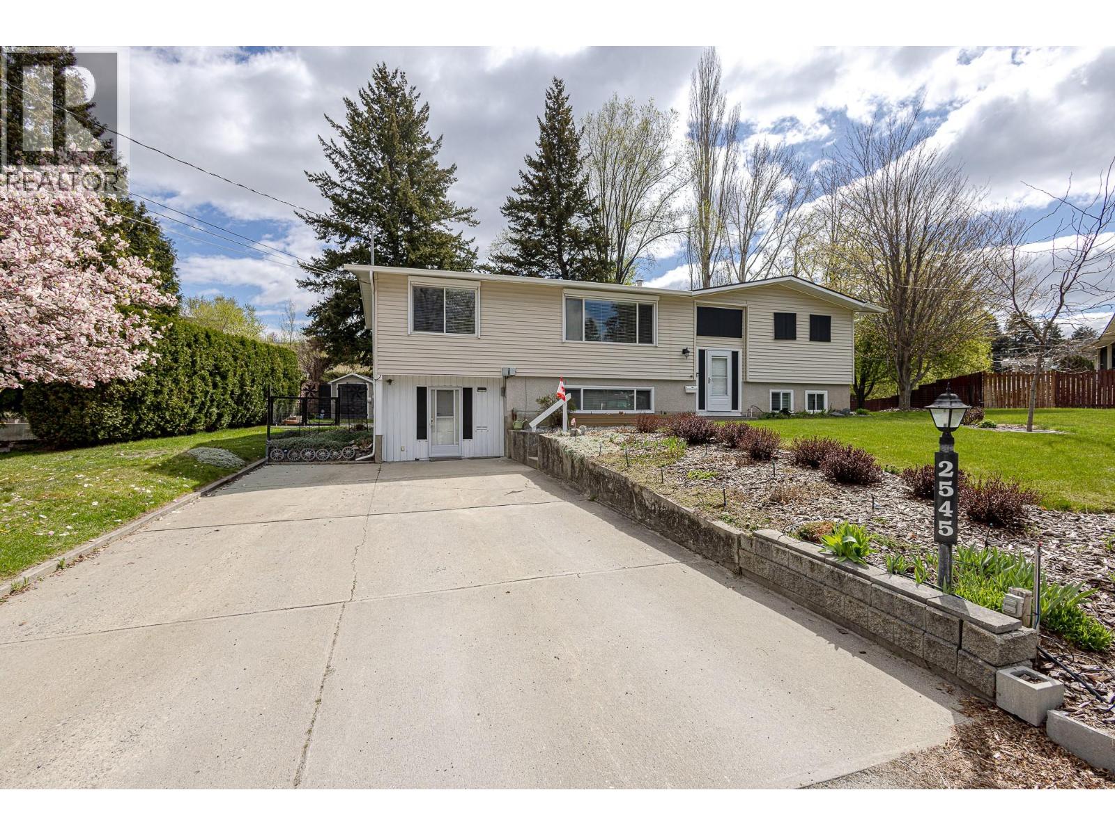  2545 Colleen Road, West Kelowna