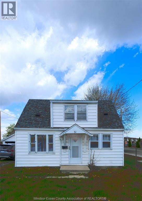 31 Maidstone AVENUE East, Essex, Ontario, N8M2J3 — Photo 2