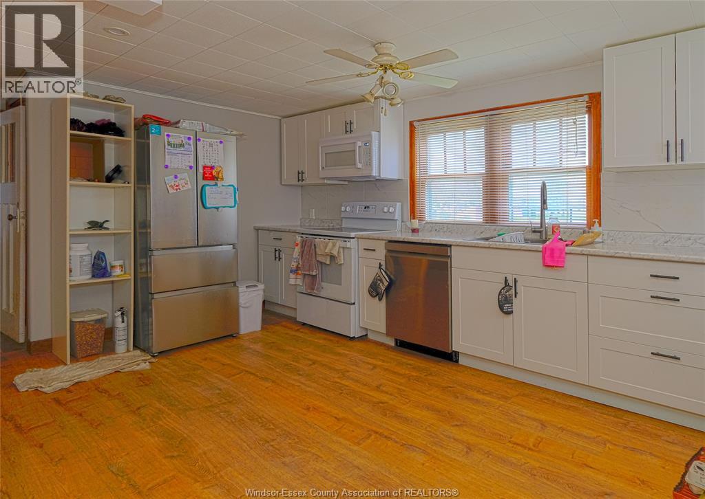 31 Maidstone AVENUE East, Essex, Ontario, N8M2J3 — Photo 3