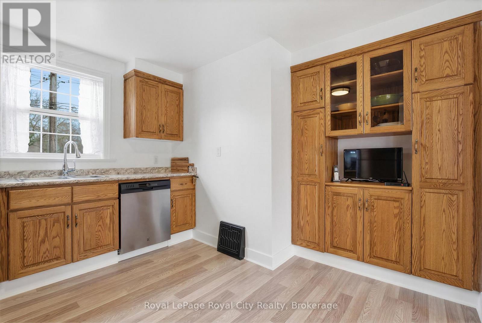 513 SPEEDVALE AVENUE E - 14