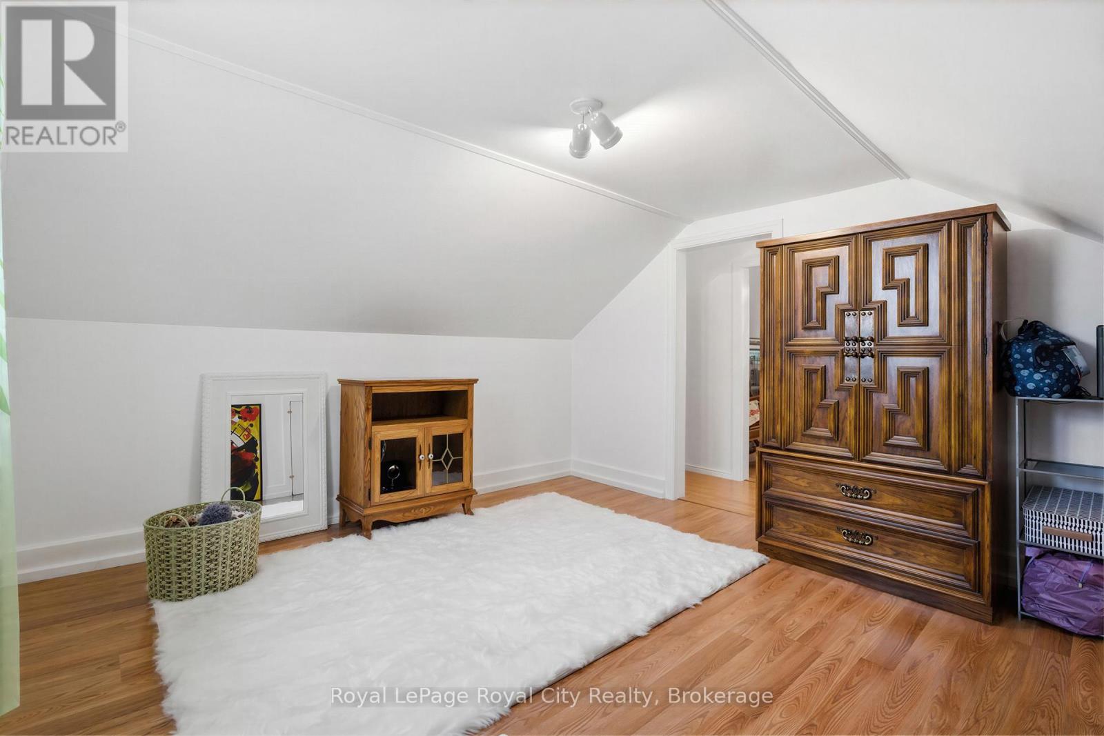 513 SPEEDVALE AVENUE E - 27