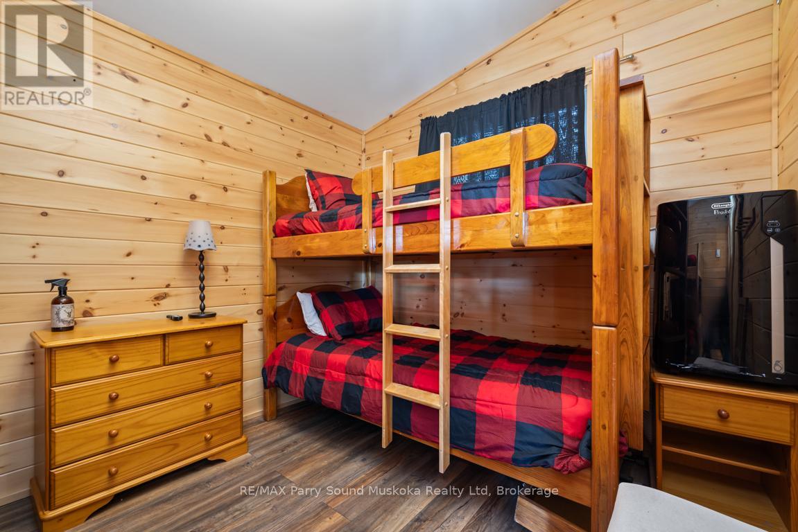 Second bedroom, ideal for children and guests.