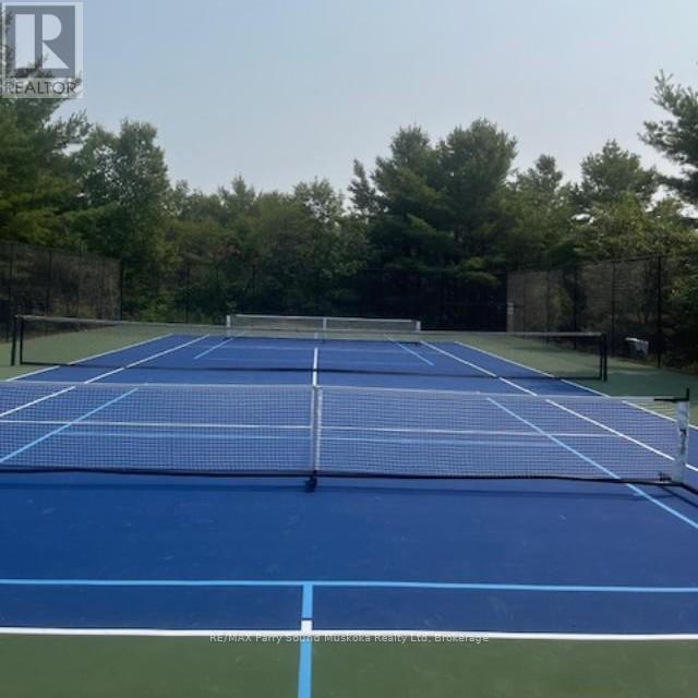 Tennis & Pickle Ball Courts