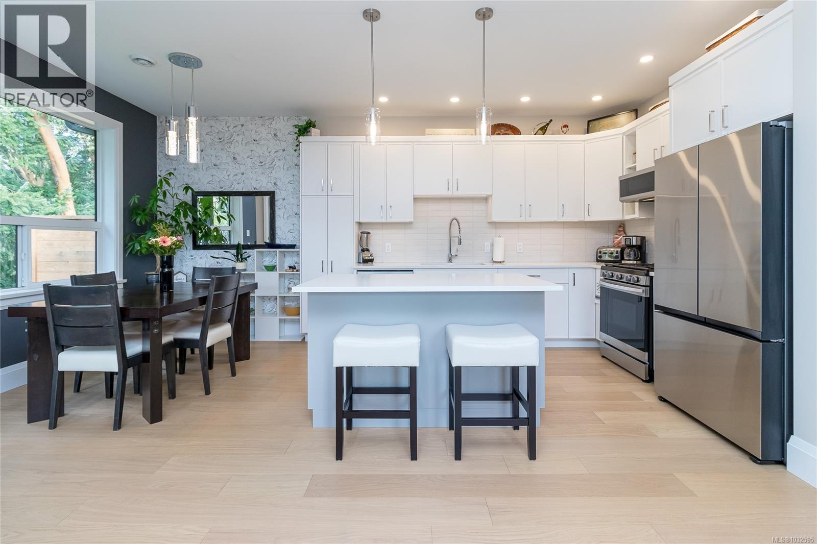 #143 1234 VIEWTOP RD - 16