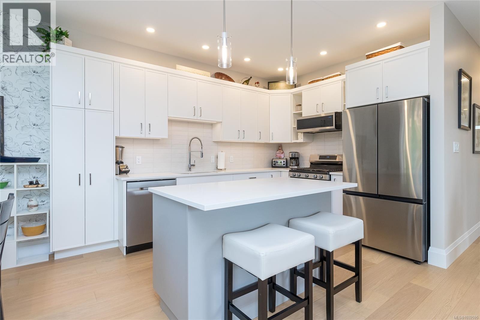 #143 1234 VIEWTOP RD - 17