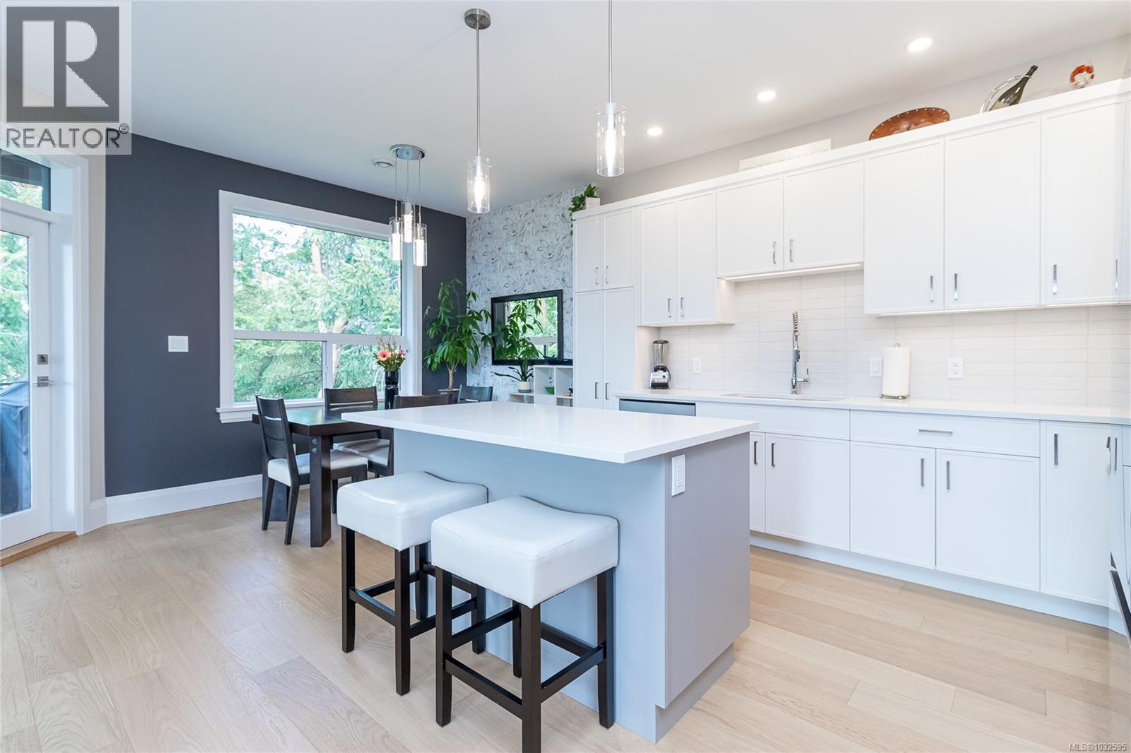 #143 1234 VIEWTOP RD - 18