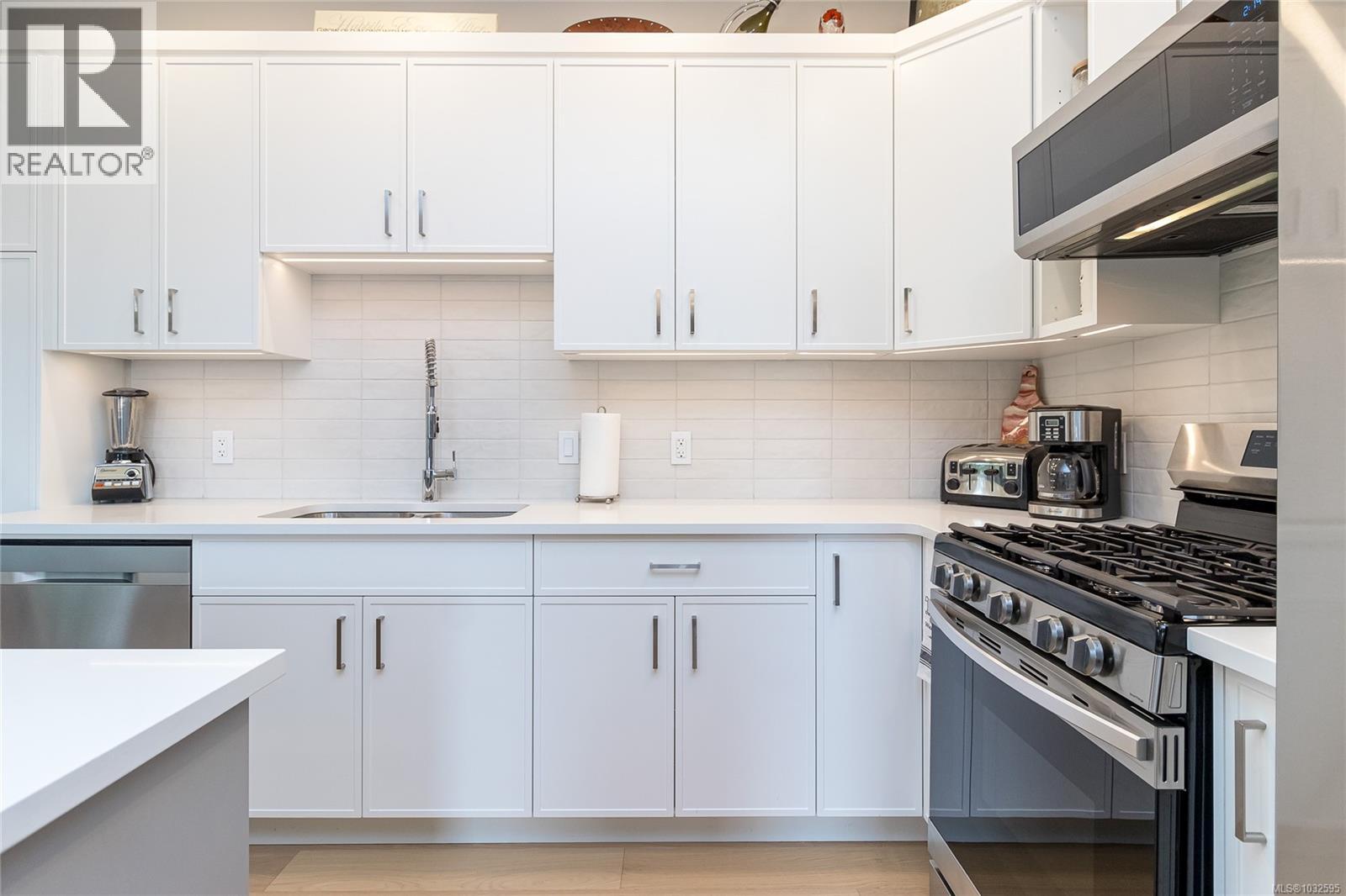 #143 1234 VIEWTOP RD - 19