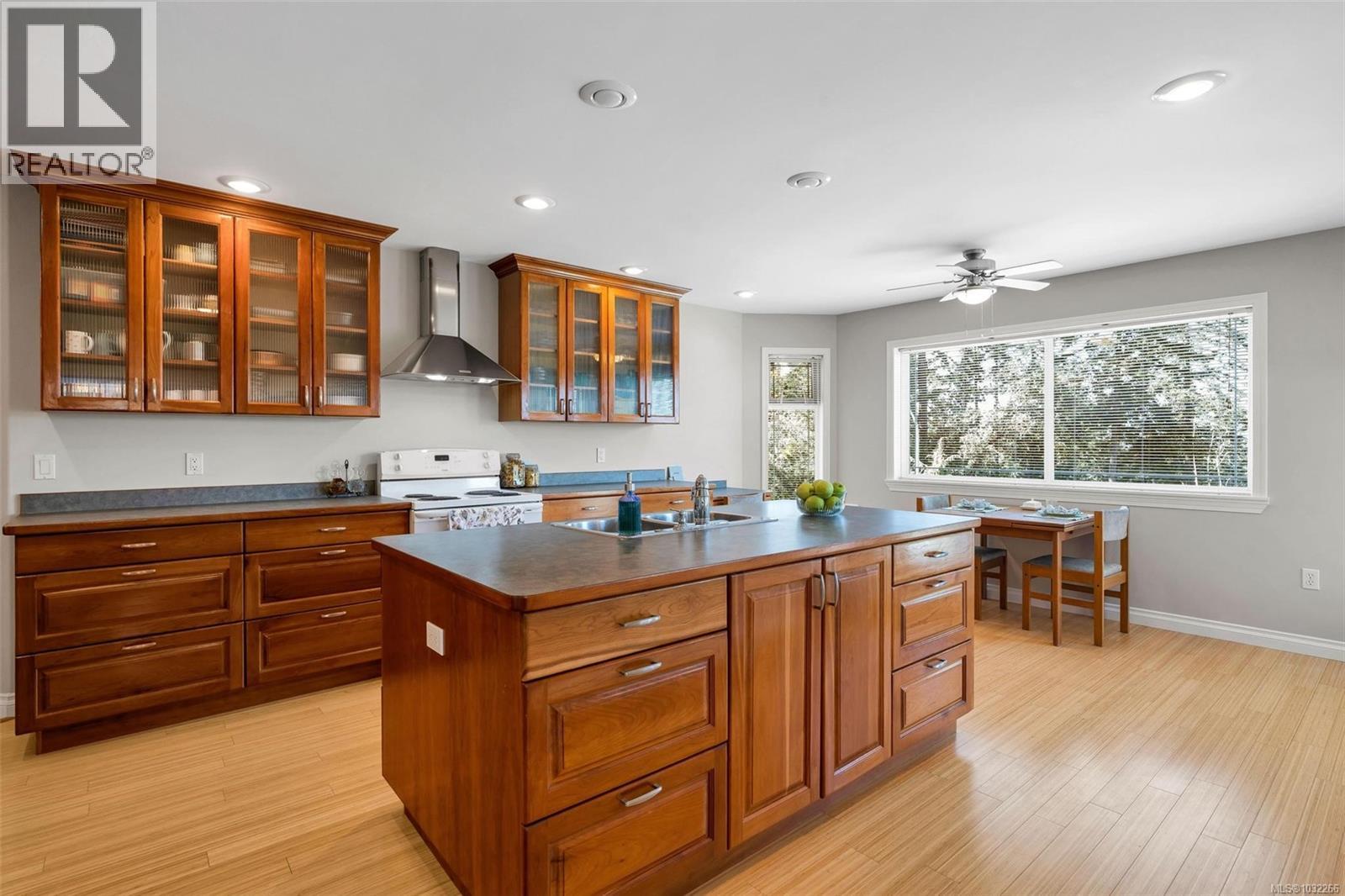 6265 CRESTWOOD DR - 11