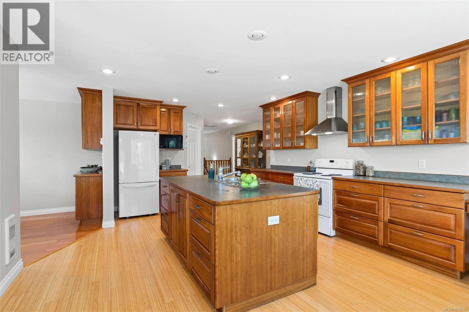 6265 CRESTWOOD DR - 12