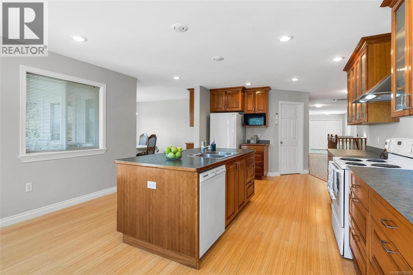 6265 CRESTWOOD DR - 13