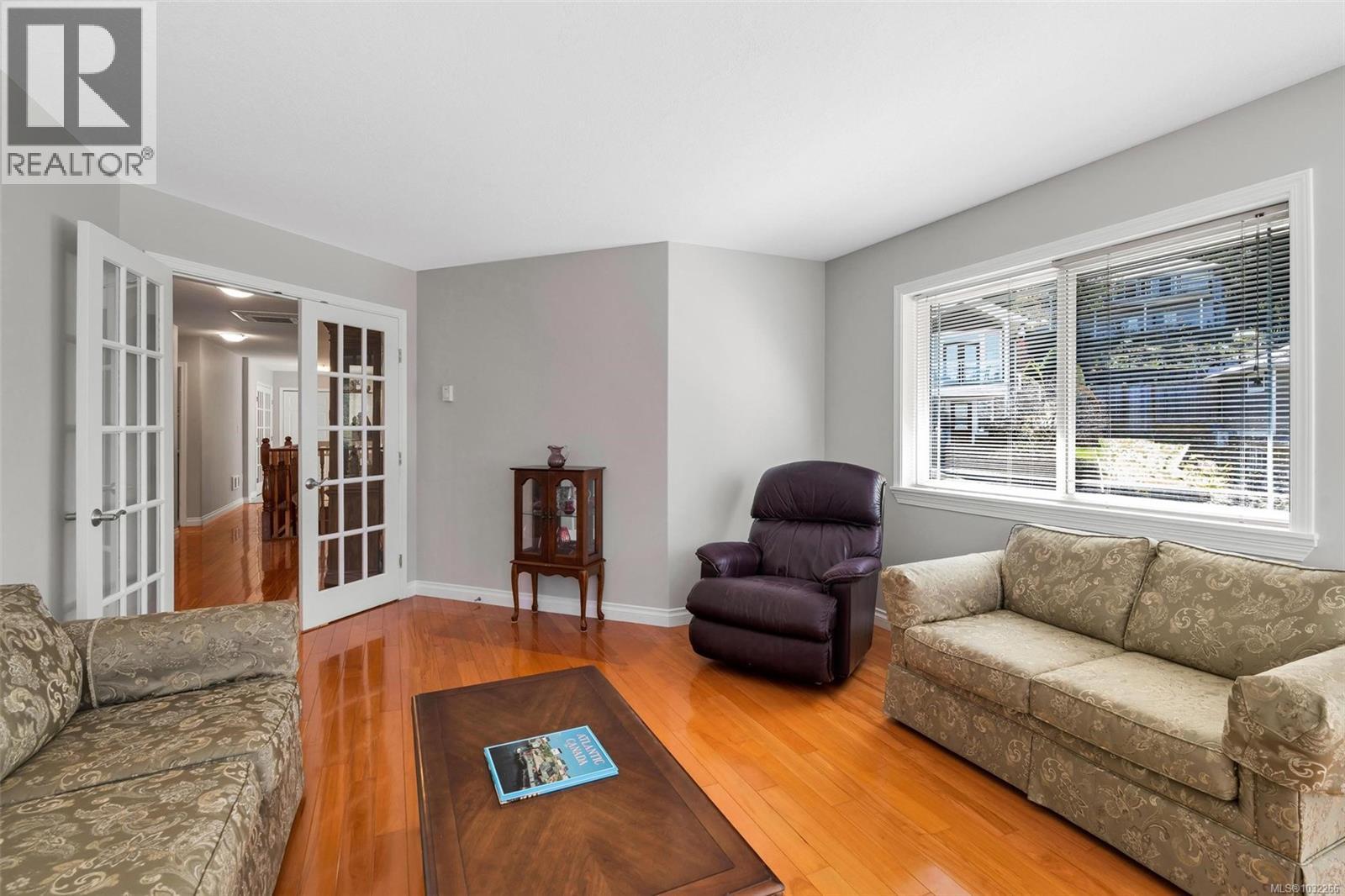 6265 CRESTWOOD DR - 9