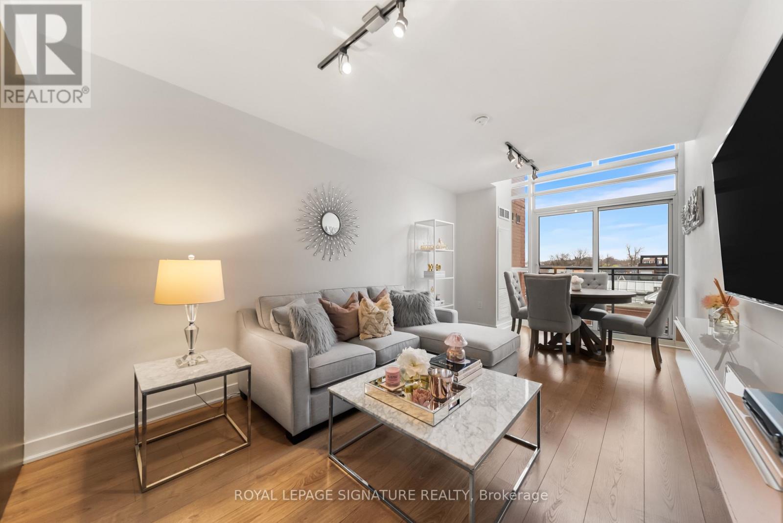 425 - 775 KING STREET W