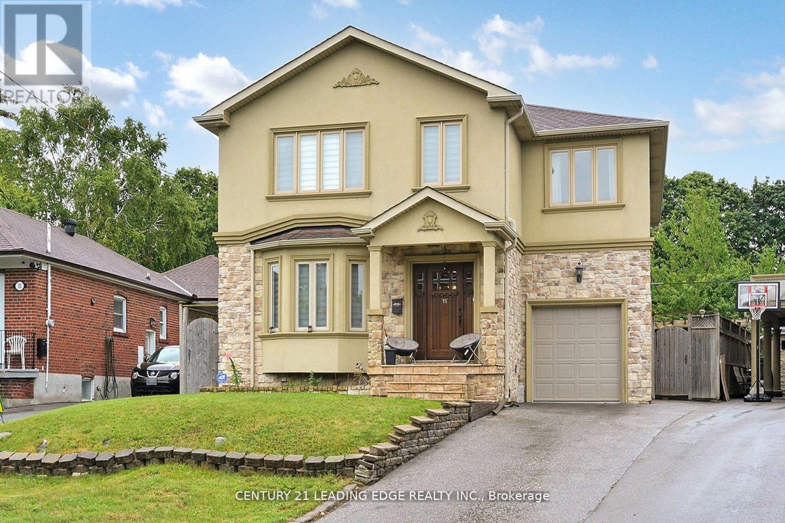 11 BELLVARE CRESCENT - 1