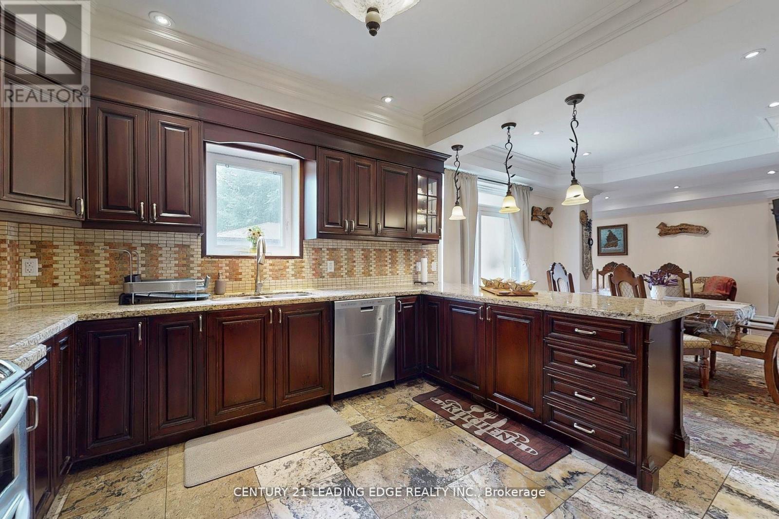 11 BELLVARE CRESCENT - 11