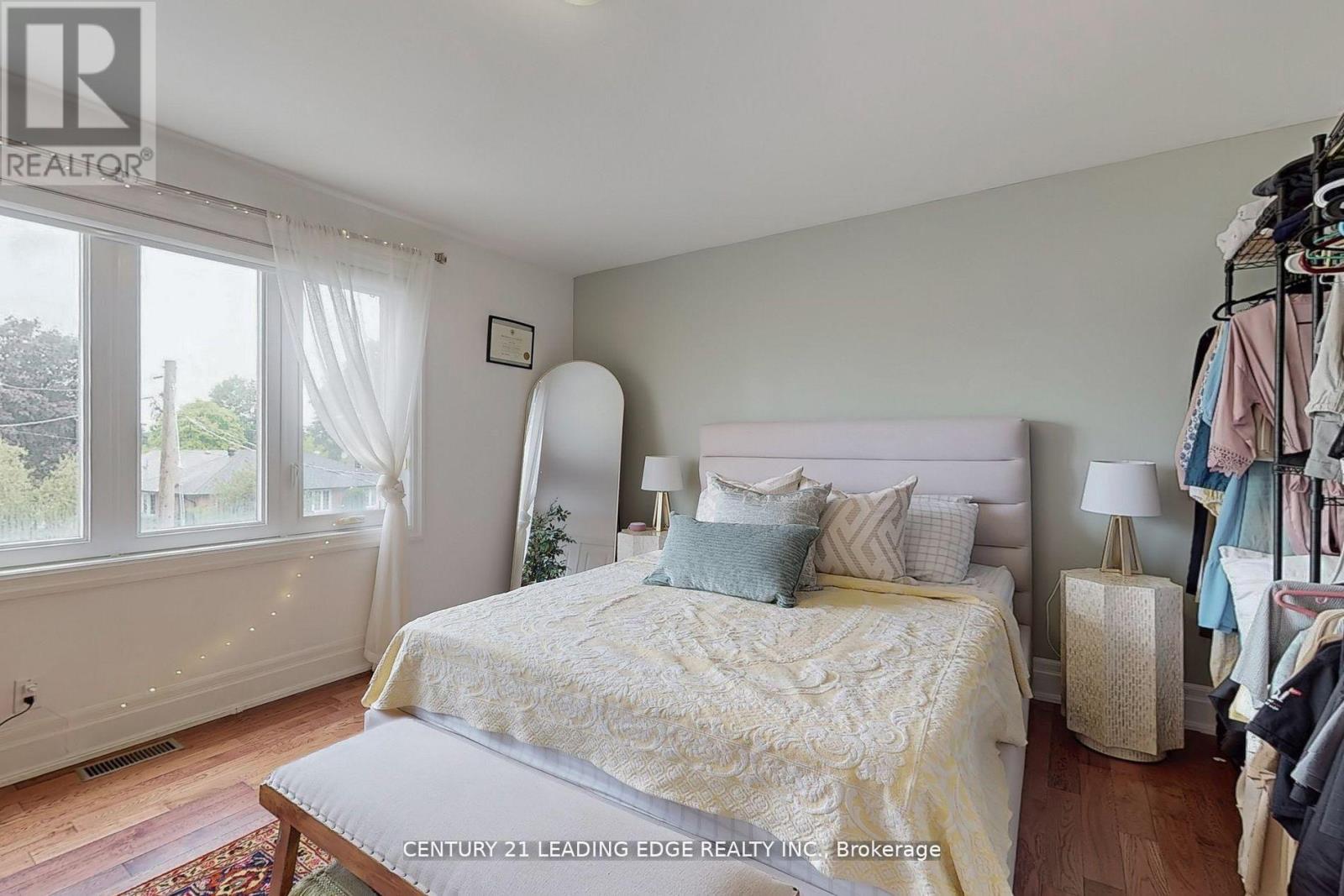 11 BELLVARE CRESCENT - 26