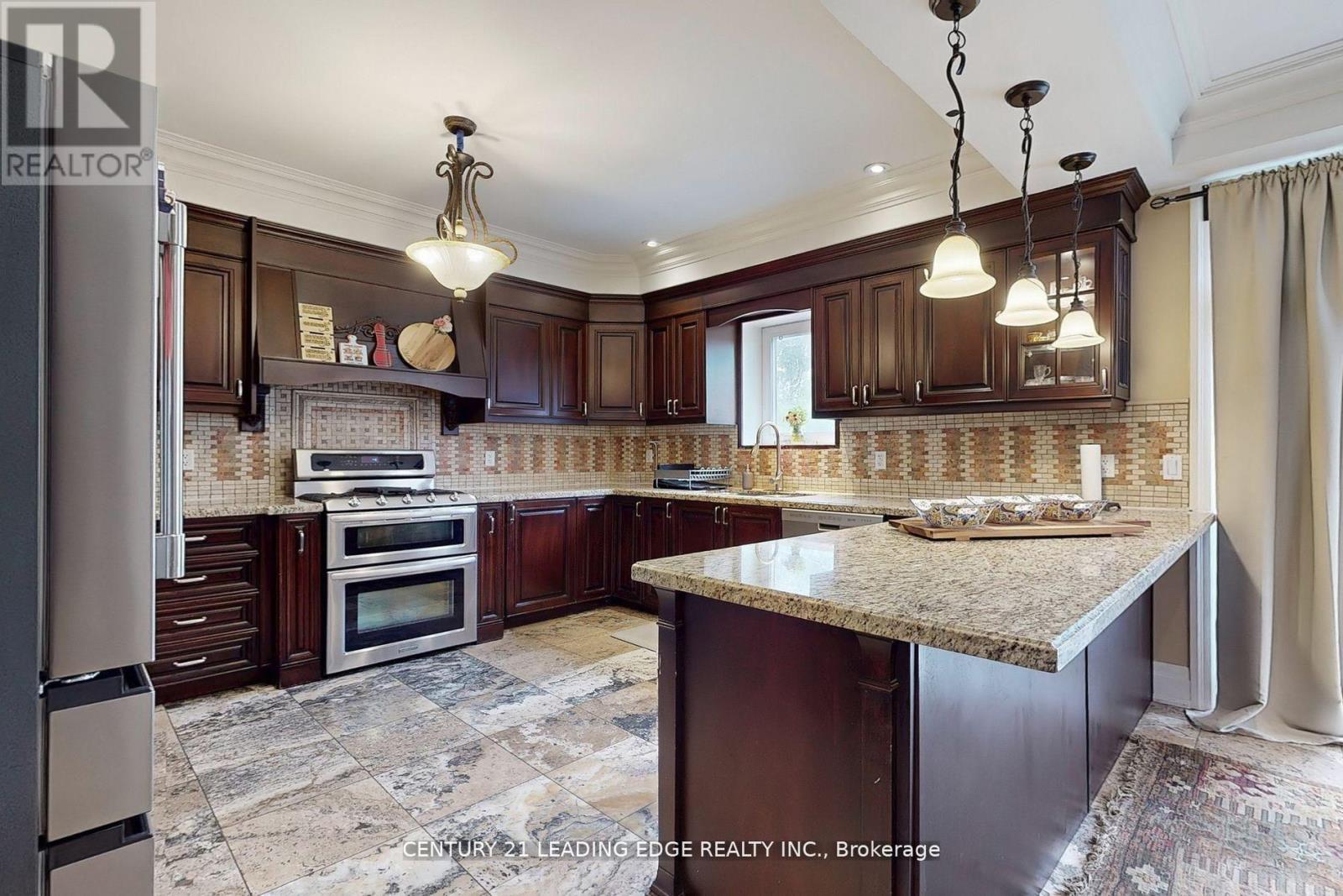 11 BELLVARE CRESCENT - 9