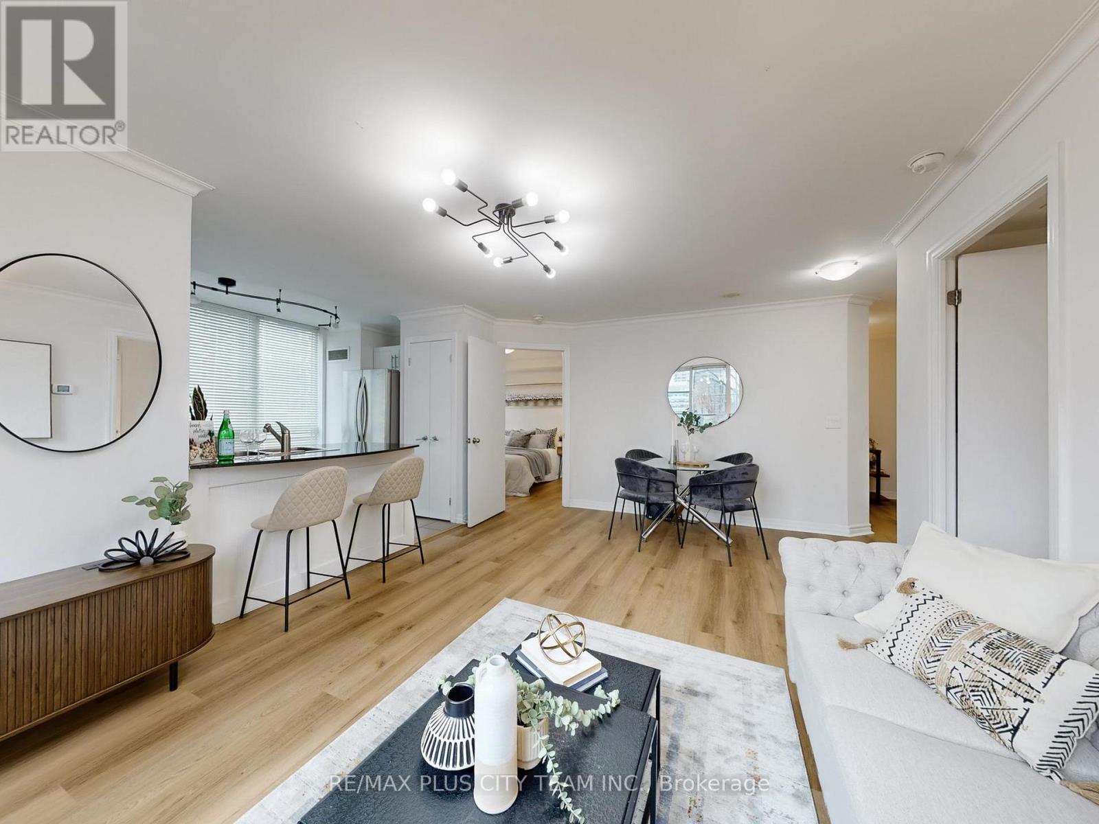 #502 16 YONGE STREET - 12