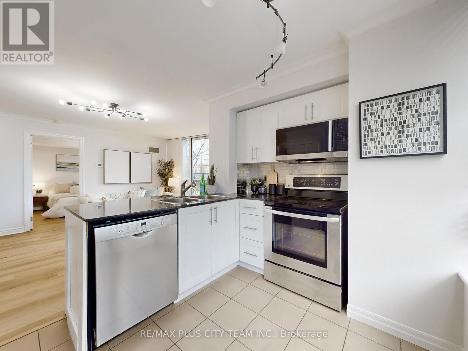 #502 16 YONGE STREET - 17
