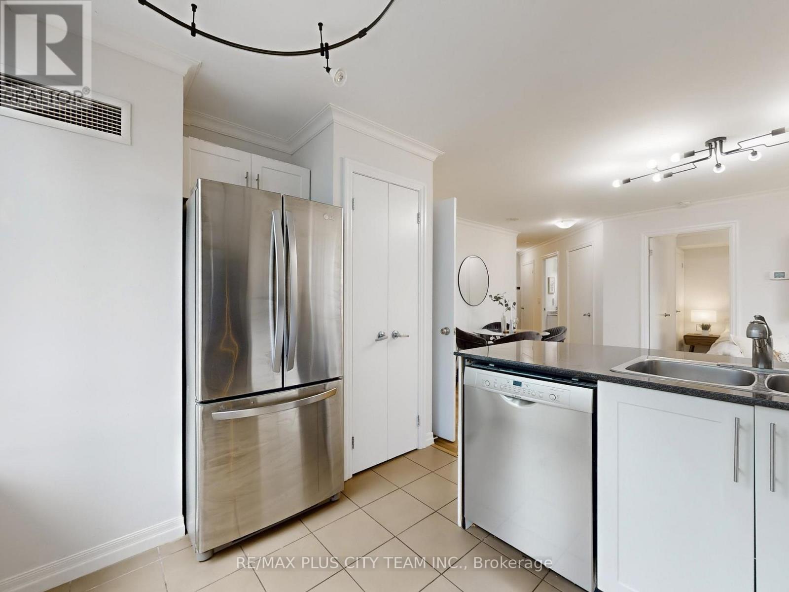 #502 16 YONGE STREET - 18