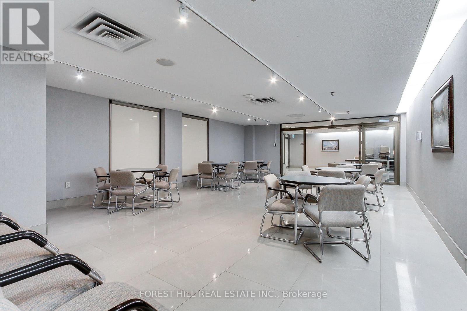 #1909 2330 BRIDLETOWNE CIRCLE - 44