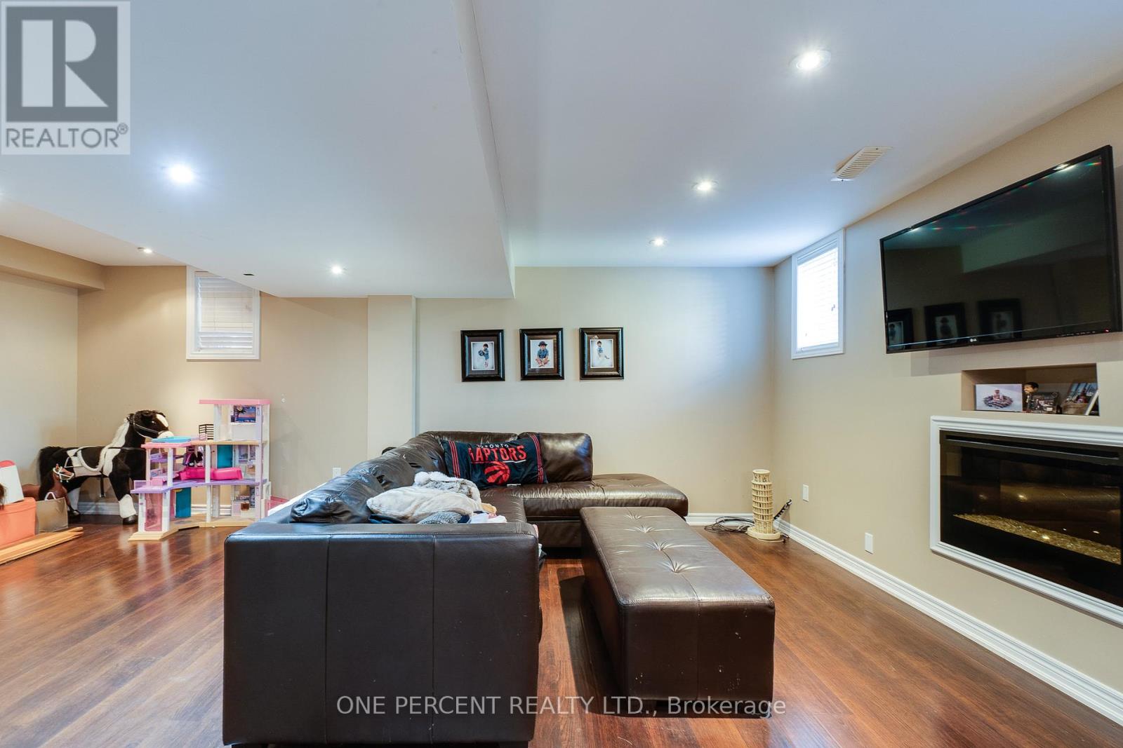 38 BOWKETT DRIVE - 45