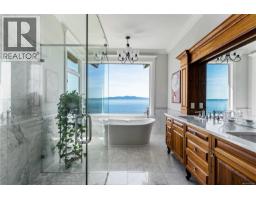 4585 Leyns Rd, Saanich, BC V8N3A1 Photo 37