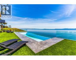 4585 Leyns Rd, Saanich, BC V8N3A1 Photo 58