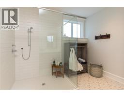 4585 Leyns Rd, Saanich, BC V8N3A1 Photo 71