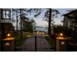 Bathroom - 4585 Leyns Rd, Saanich, BC V8N3A1 Photo 8