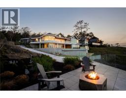 4585 Leyns Rd, Saanich, BC V8N3A1 Photo 82