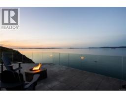 4585 Leyns Rd, Saanich, BC V8N3A1 Photo 83