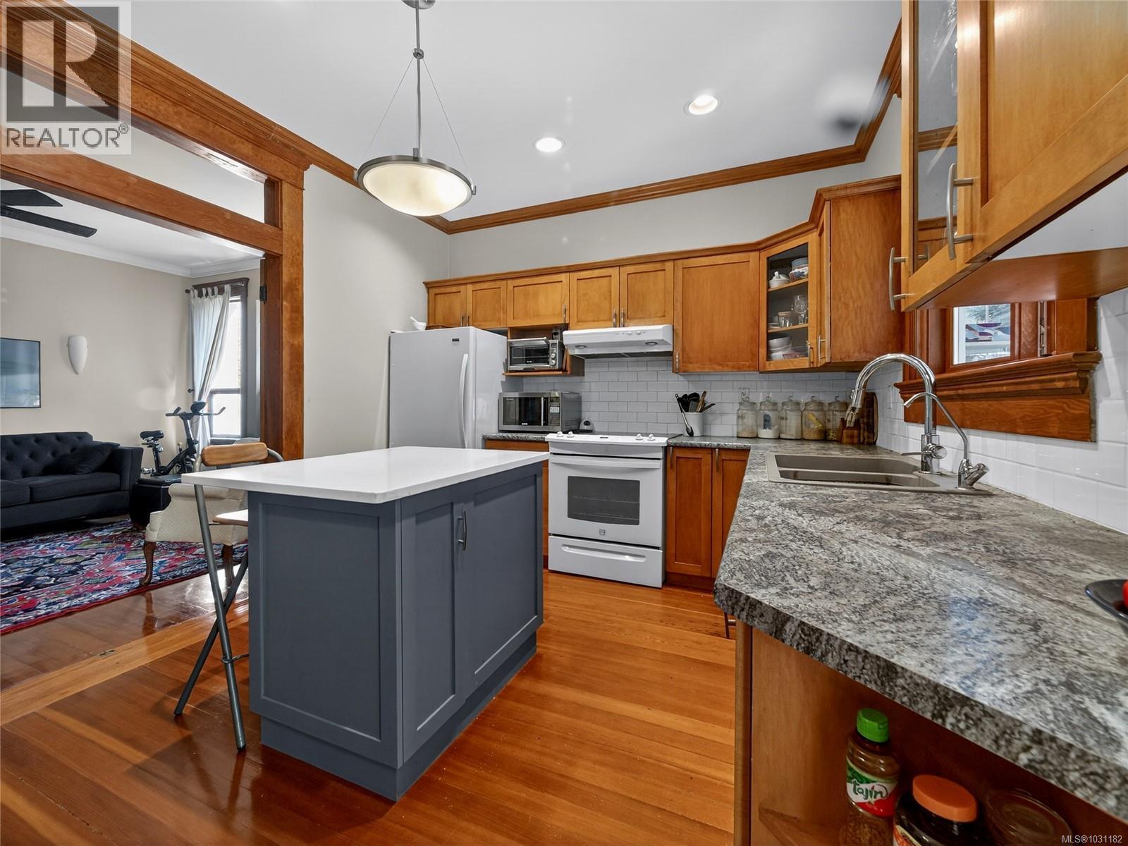 1419 Haultain St - 13