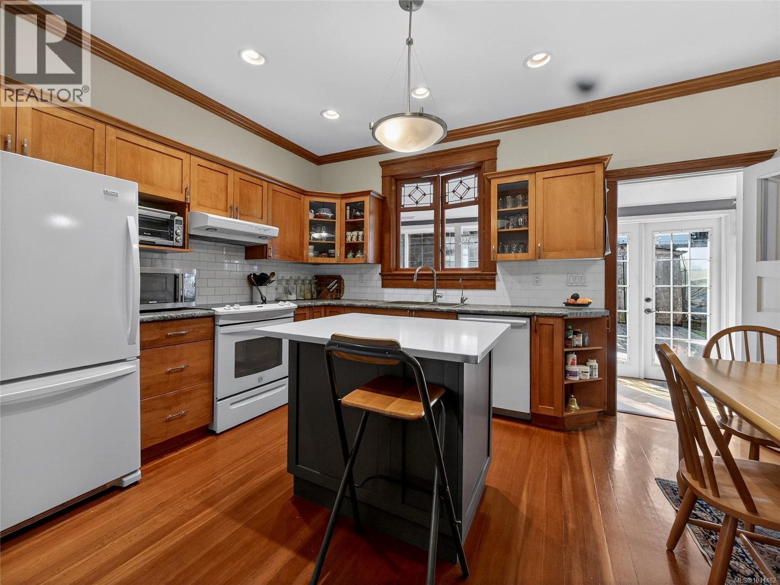 1419 Haultain St - 14