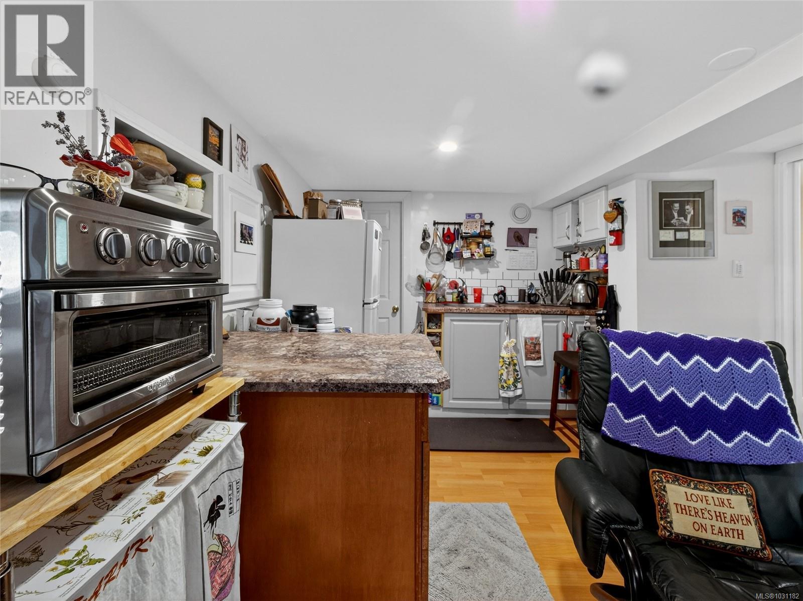 1419 Haultain St - 34