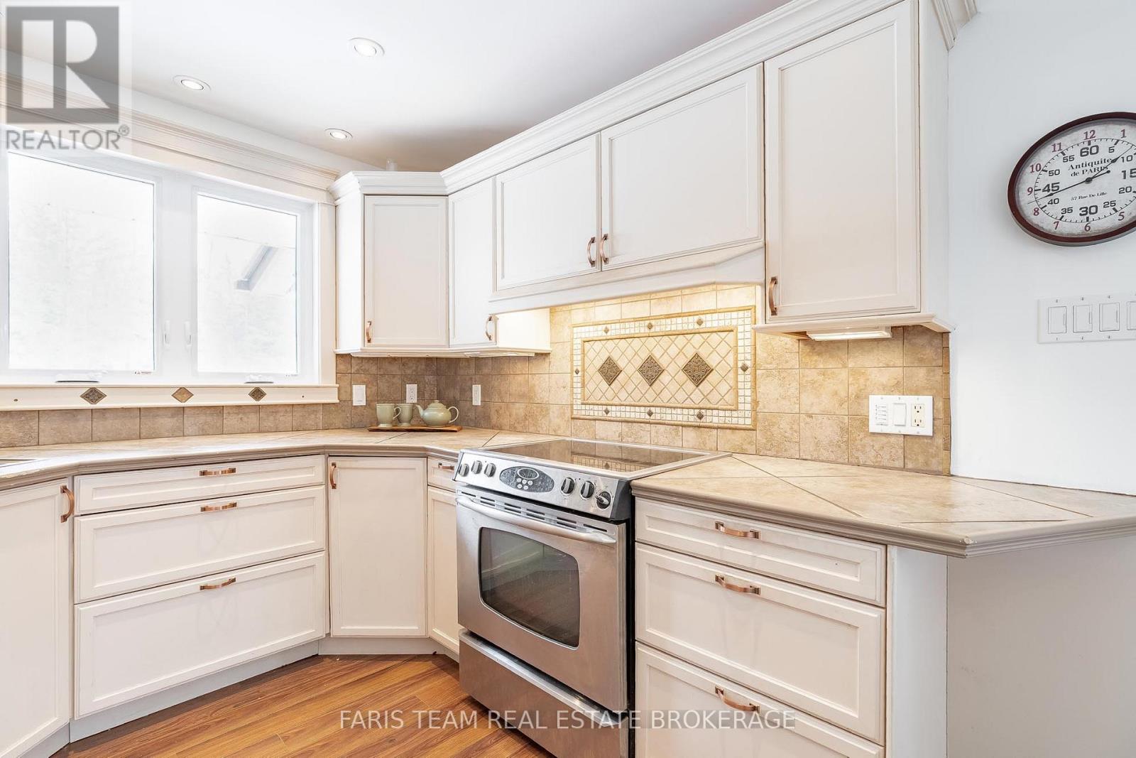 1520 ROSEMOUNT ROAD - 9