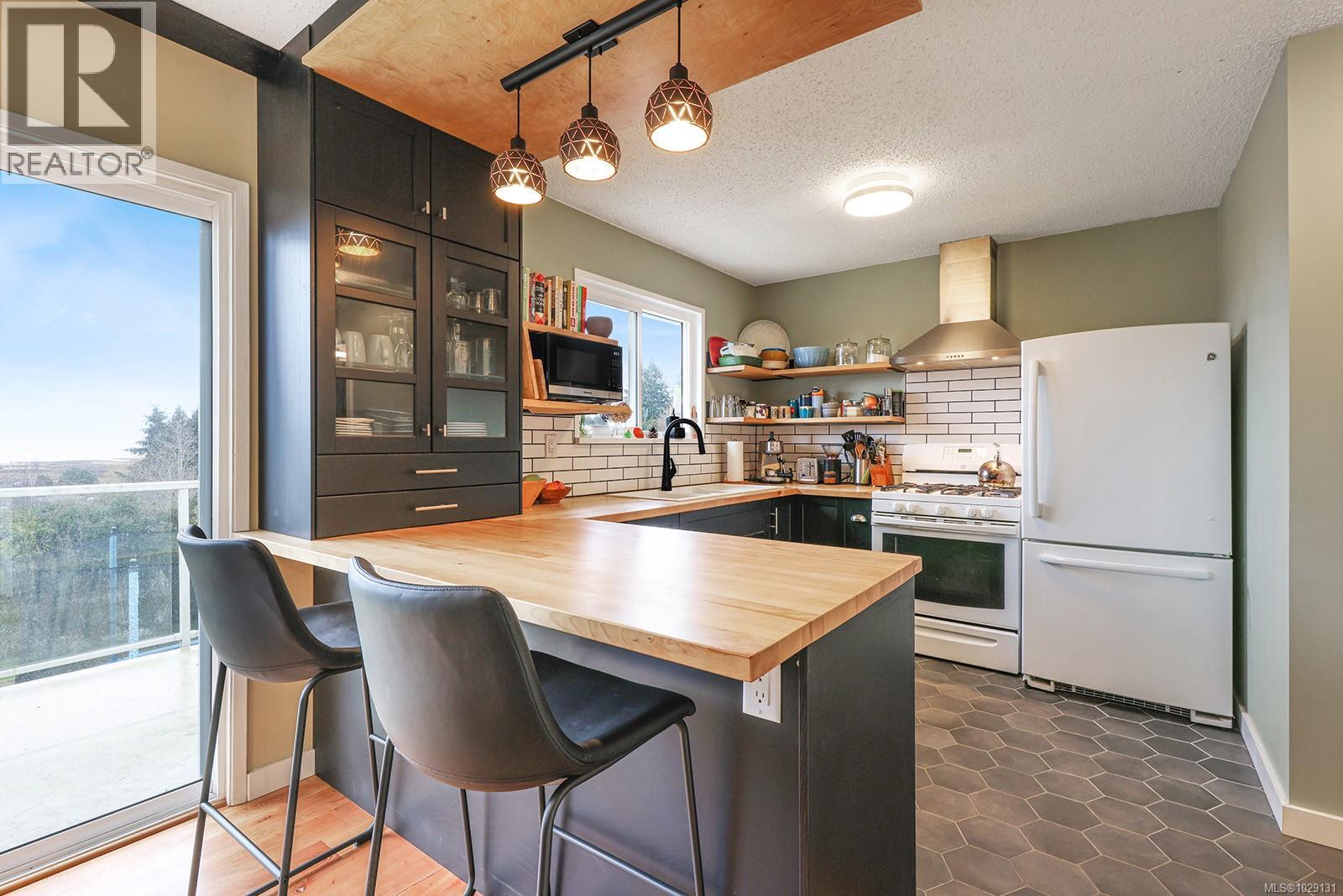 3800 Laurel Dr - 6