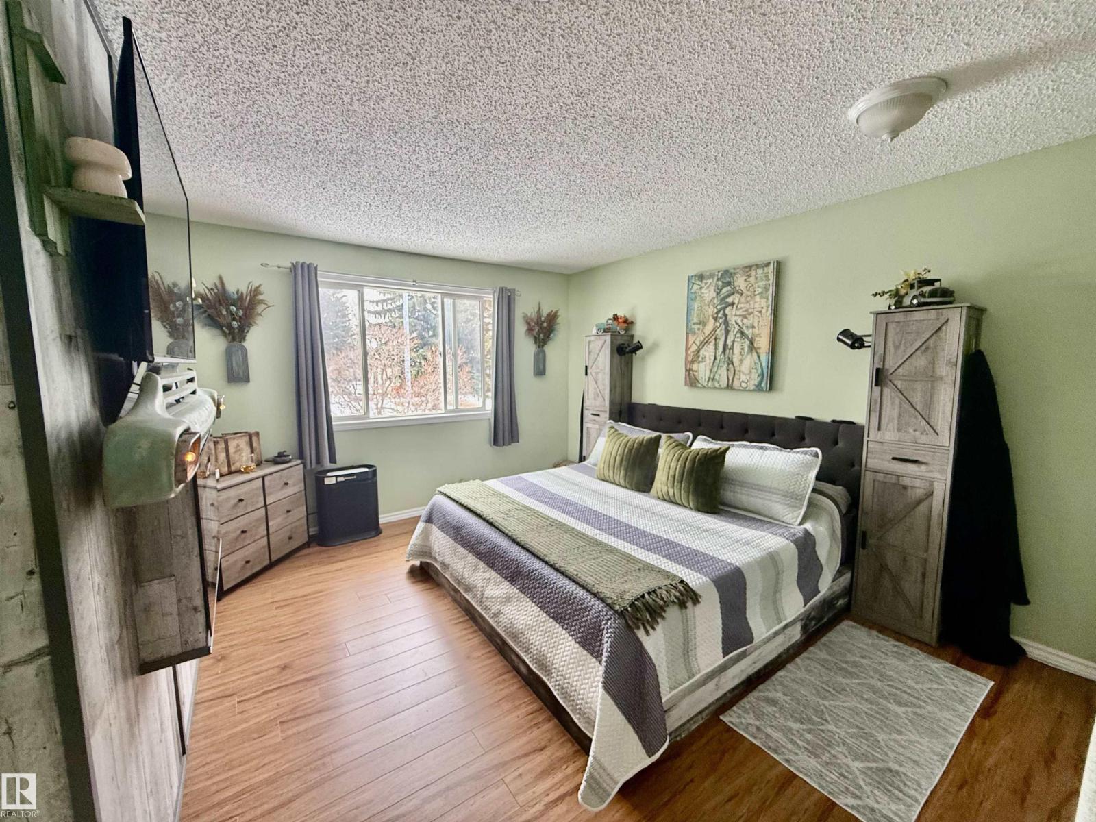 3520 17B AV NW - 10