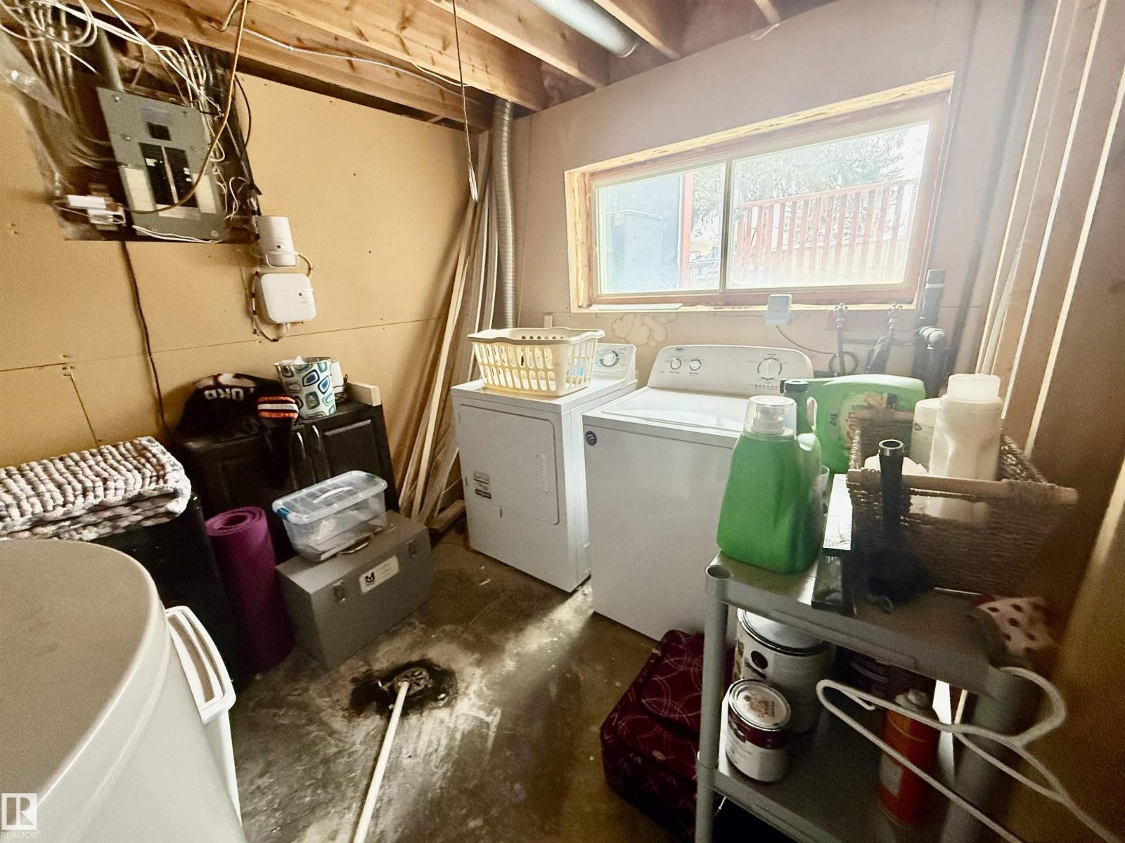 3520 17B AV NW - 17
