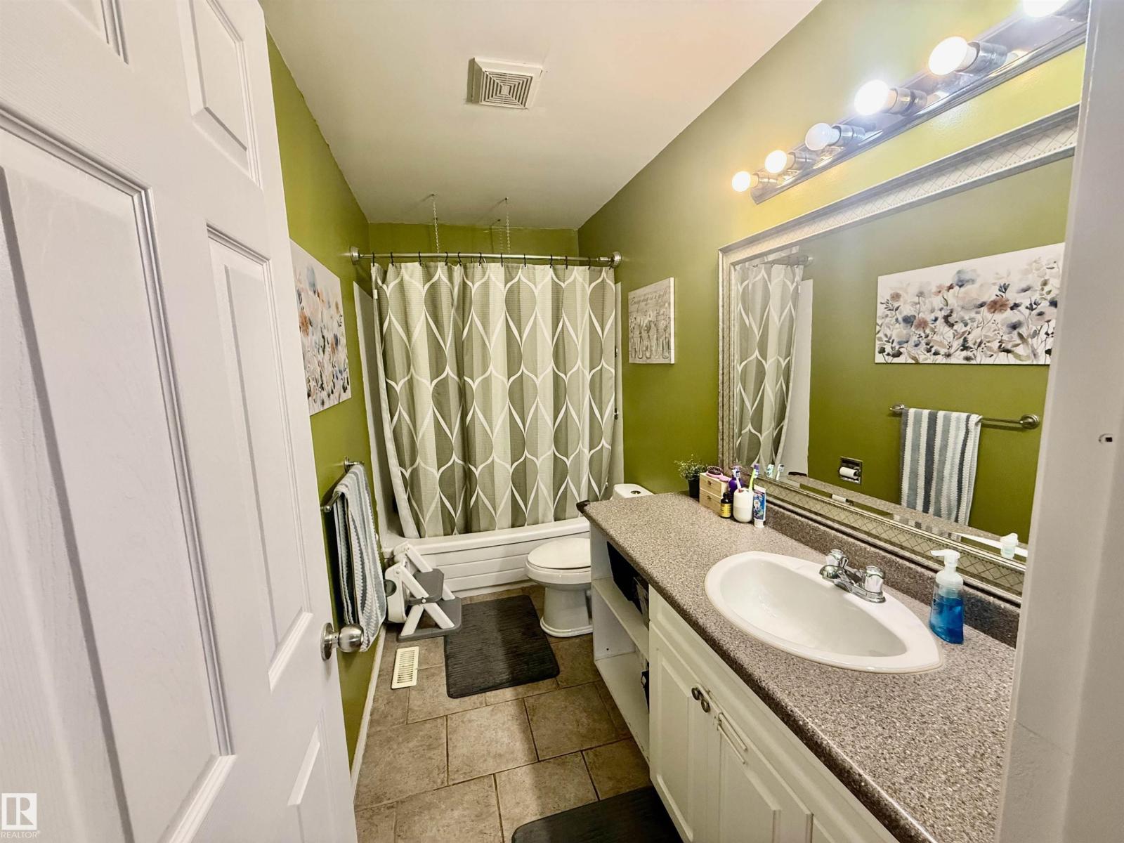 3520 17B AV NW - 9